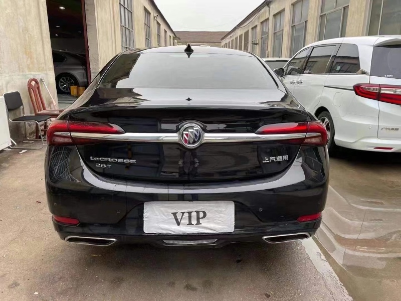 青岛20年别克君越7