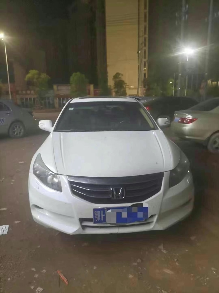 青岛11年本田雅阁1