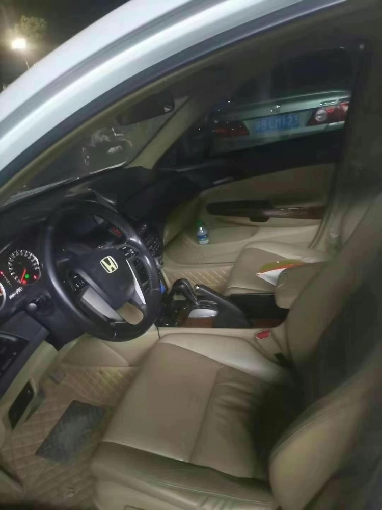 青岛11年本田雅阁3