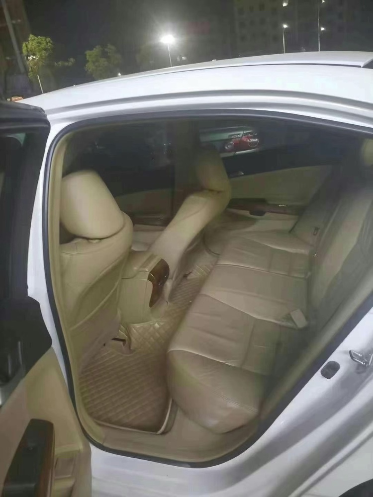 青岛11年本田雅阁4