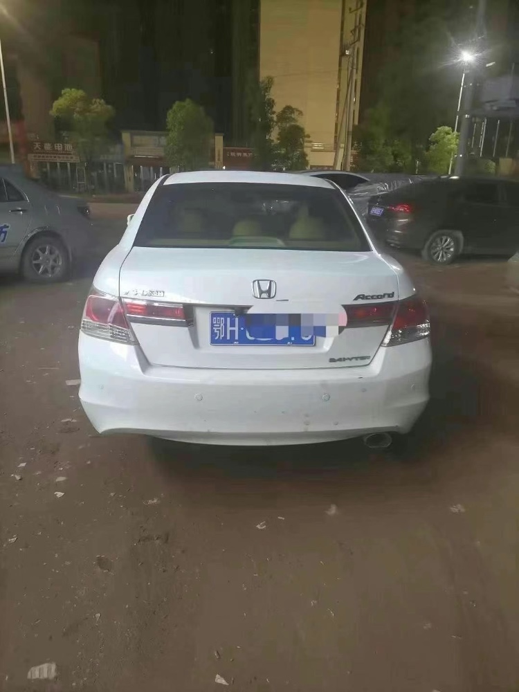 青岛11年本田雅阁5