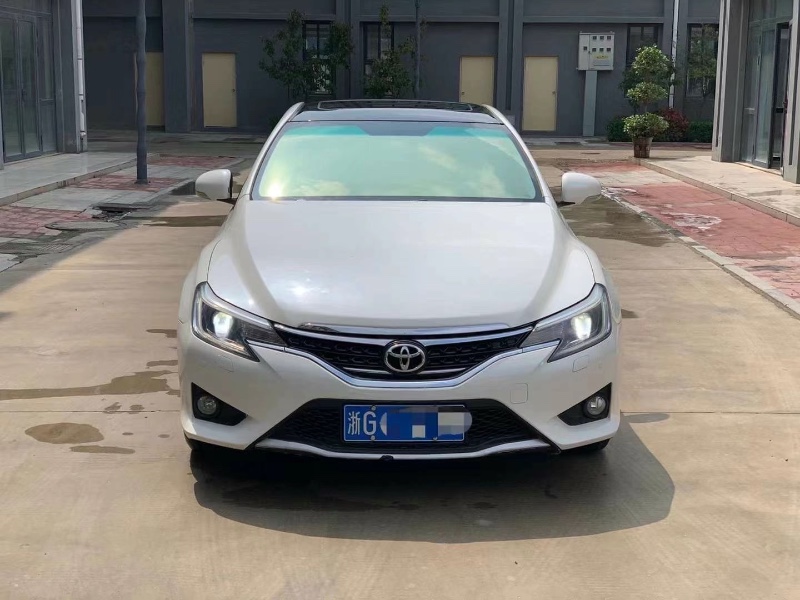 青岛14年丰田锐志7