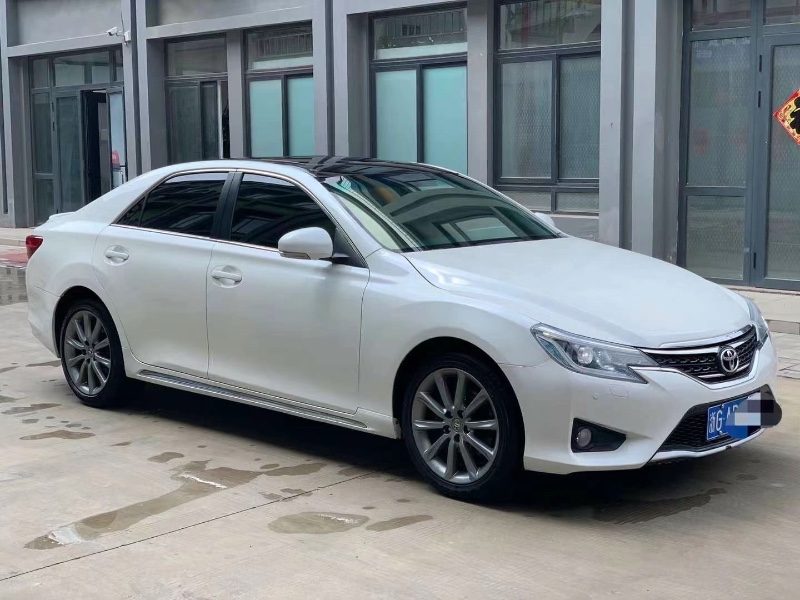 青岛14年丰田锐志5
