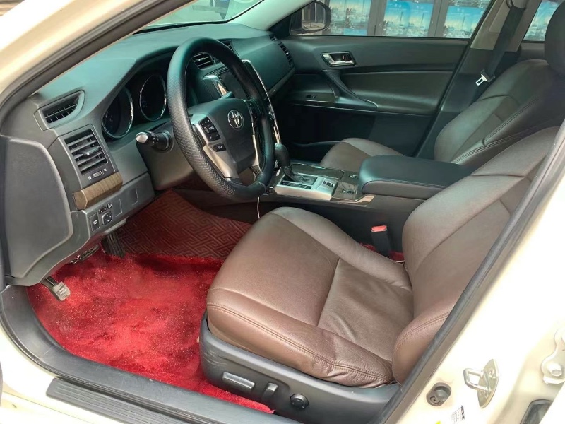 青岛14年丰田锐志4