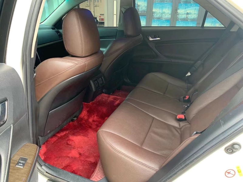 青岛14年丰田锐志3