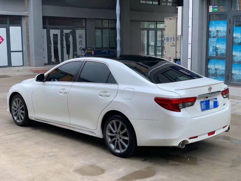 青岛14年丰田锐志1
