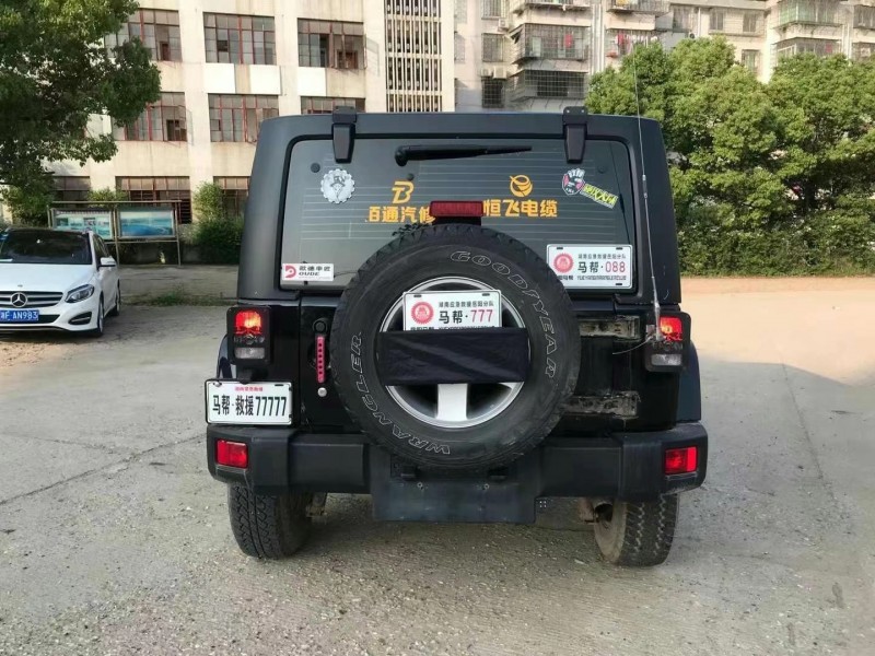 益陽14年Jeep牧馬人9