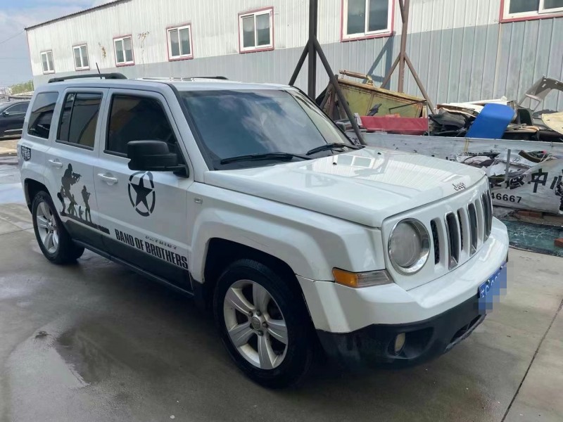 承德12年Jeep自由客3