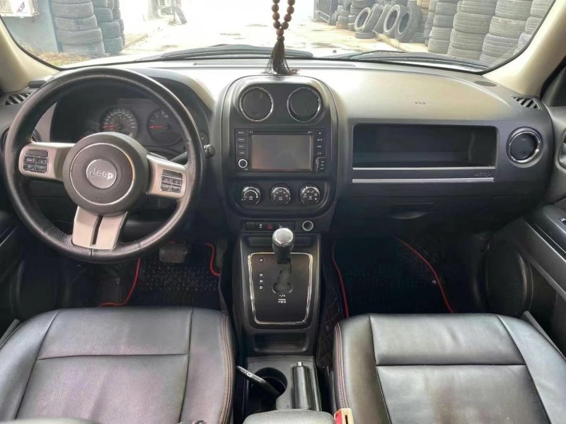 承德12年Jeep自由客6