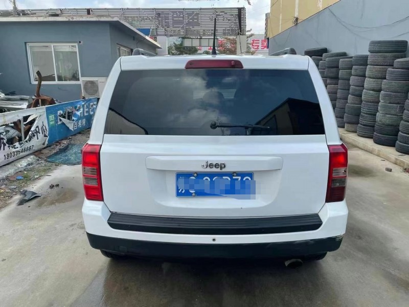 承德12年Jeep自由客9