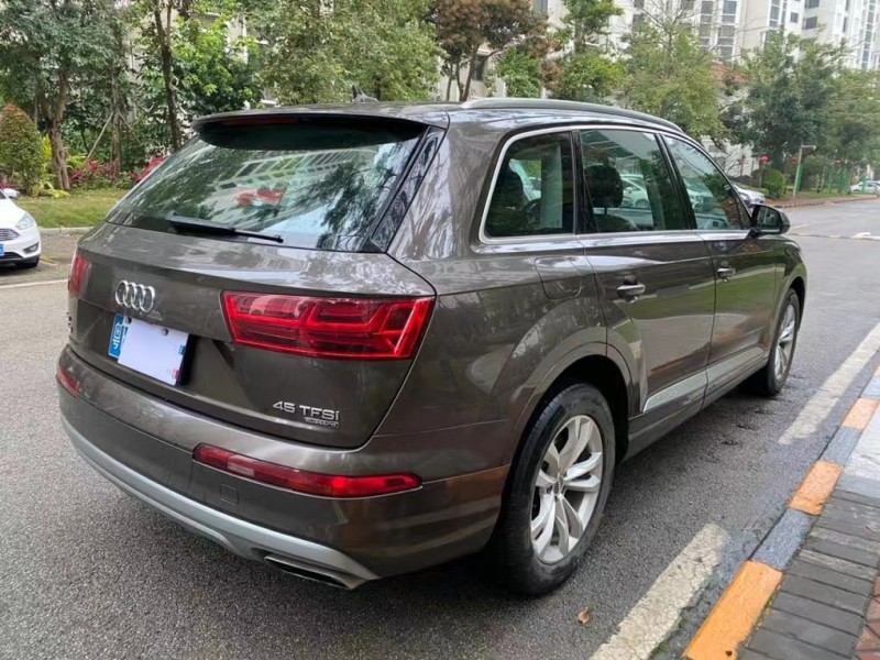 珠海16年奧迪Q75