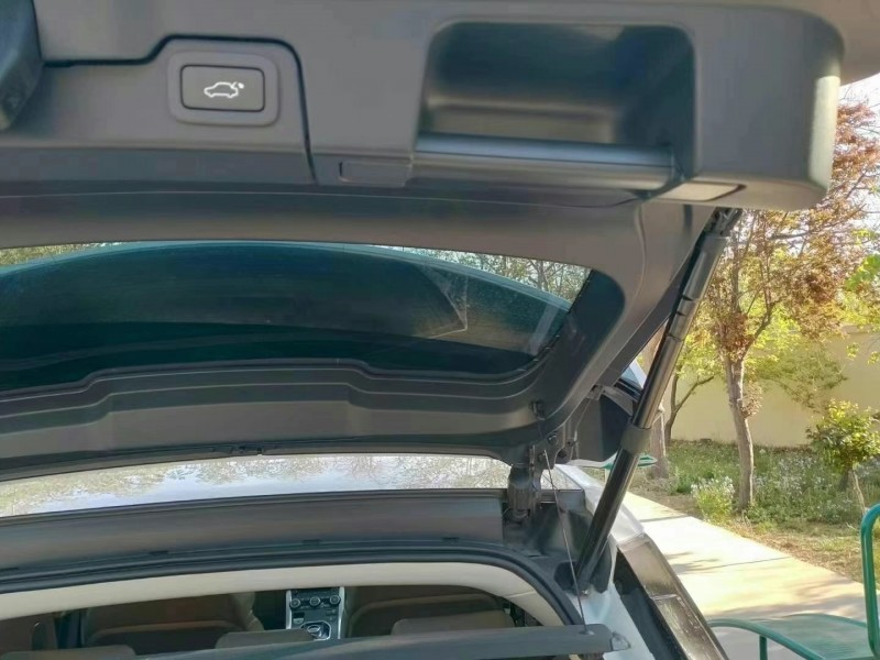 保定16年路虎极光4