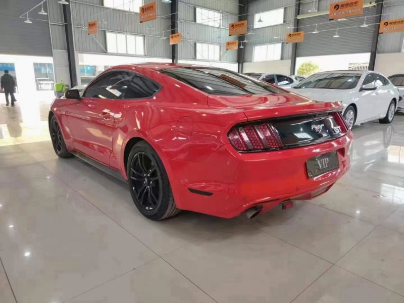 武汉17年福特野马1