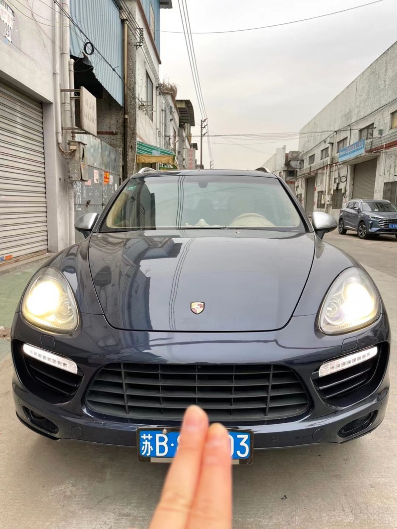 广州11年保时捷卡宴8
