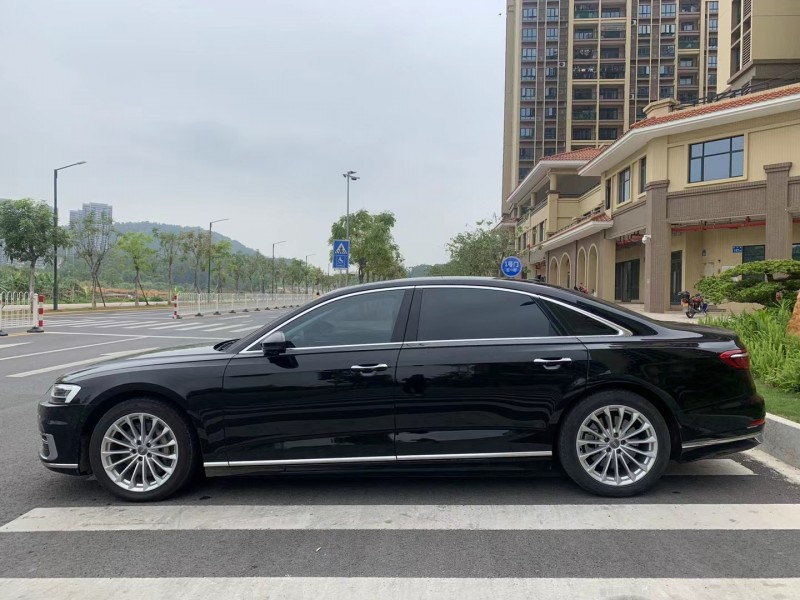 广州18年奥迪A8L4