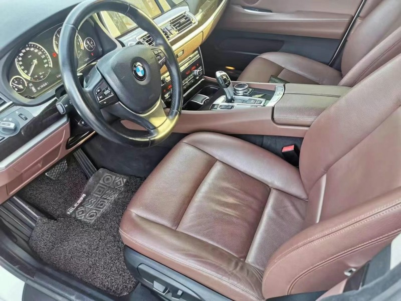 成都17年宝马5系GT7