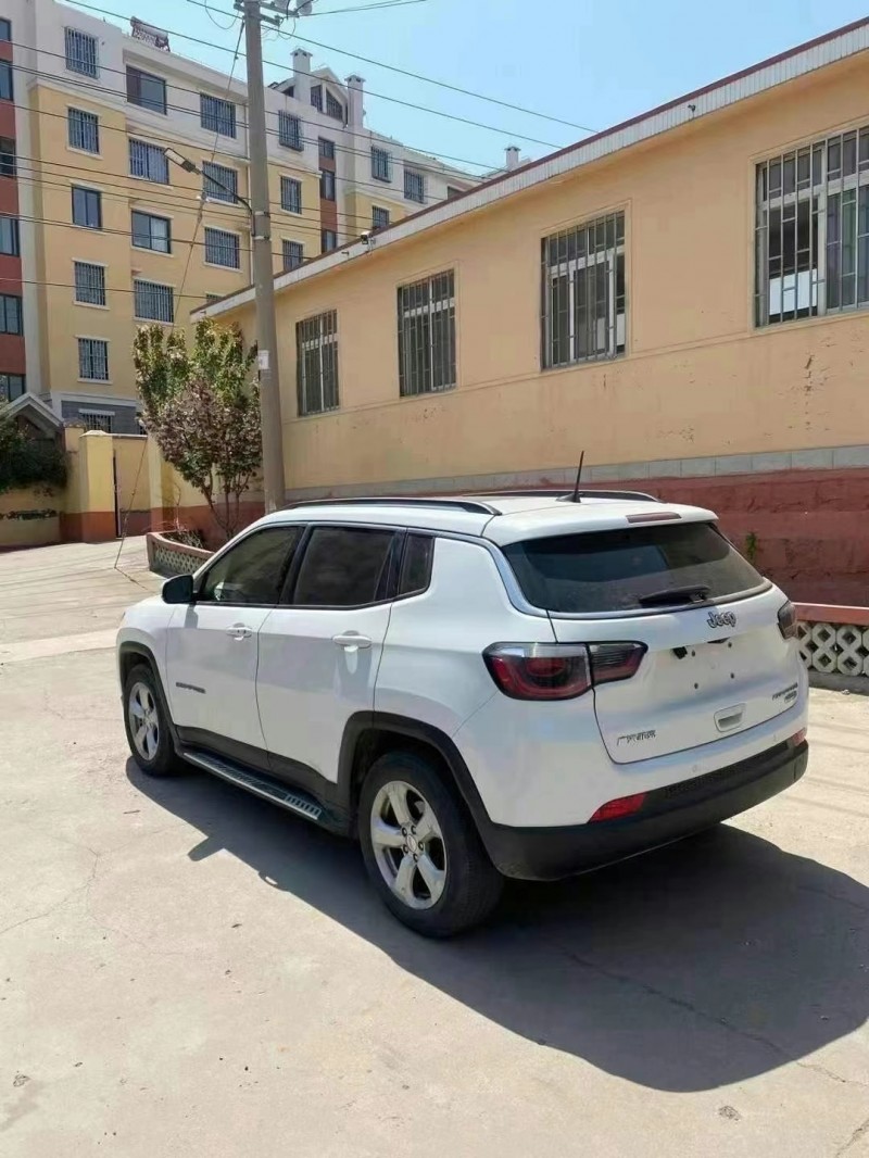 青島17年Jeep指南者7