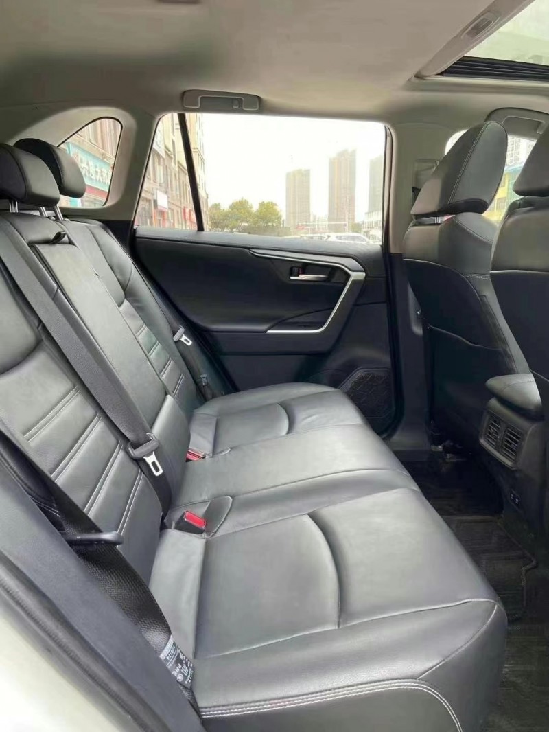 武汉21年丰田RAV4荣放4