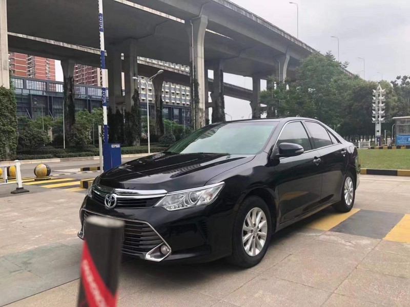 武汉17年丰田凯美瑞6