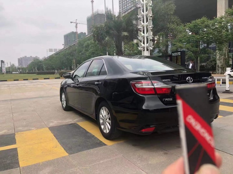 武汉17年丰田凯美瑞3