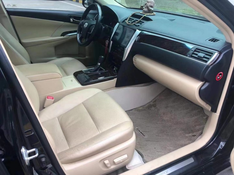 武汉17年丰田凯美瑞1