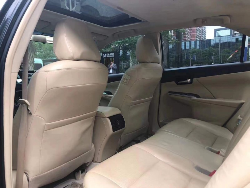 武汉17年丰田凯美瑞8