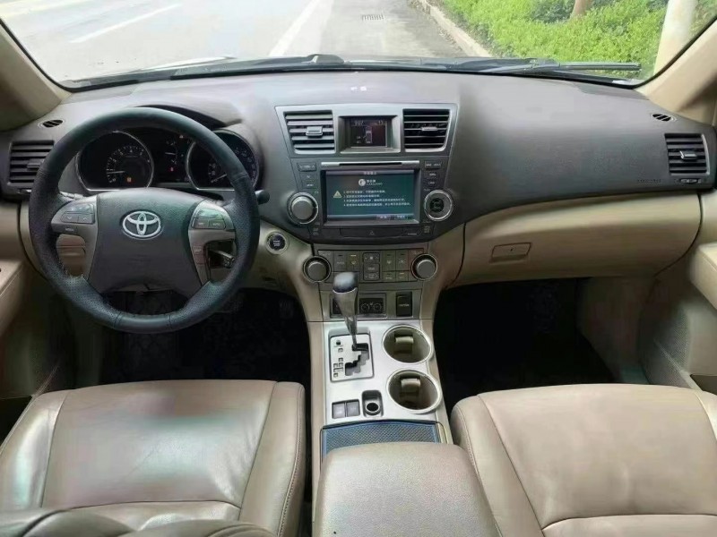 武汉10年丰田汉兰达4