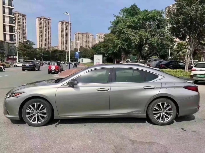 广州18年雷克萨斯ES8