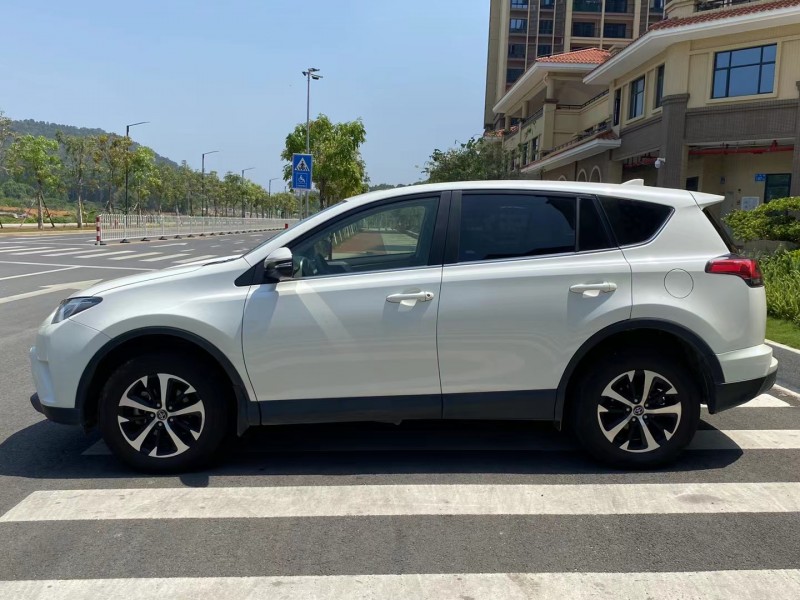 广州19年丰田RAV4荣放4