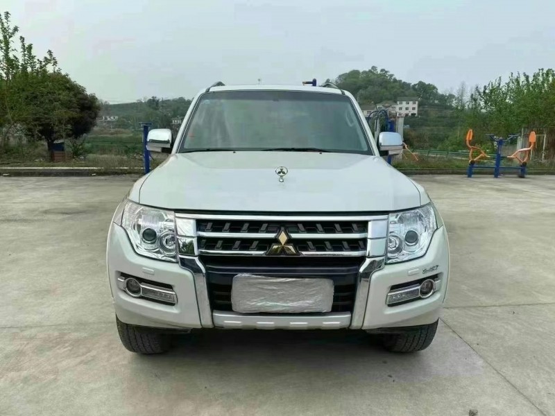 武汉20年三菱帕杰罗1