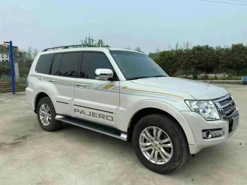 武汉20年三菱帕杰罗2