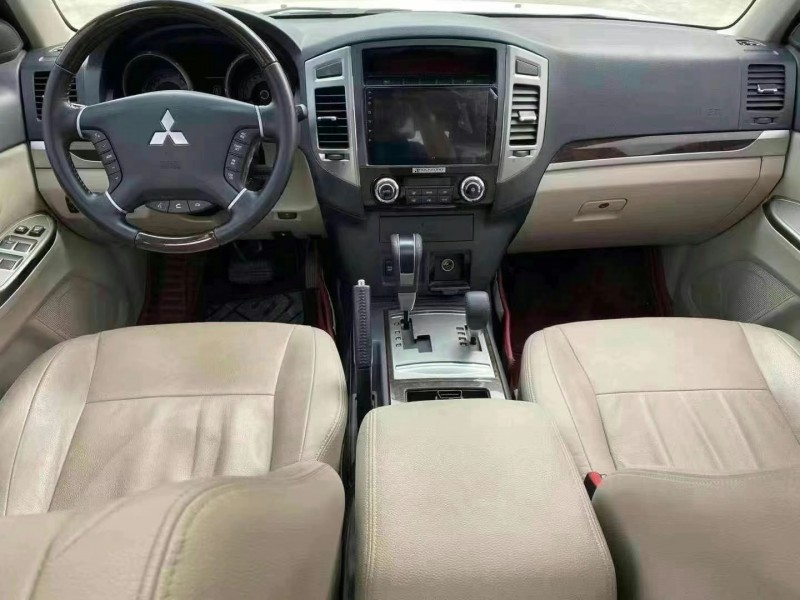 武汉20年三菱帕杰罗4