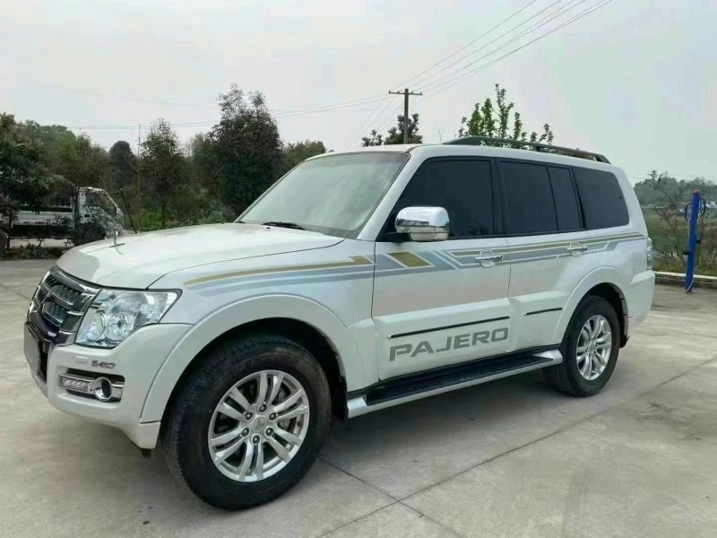 武汉20年三菱帕杰罗3