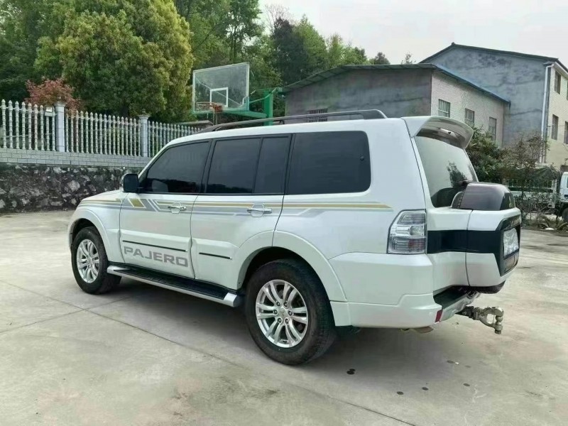 武汉20年三菱帕杰罗7
