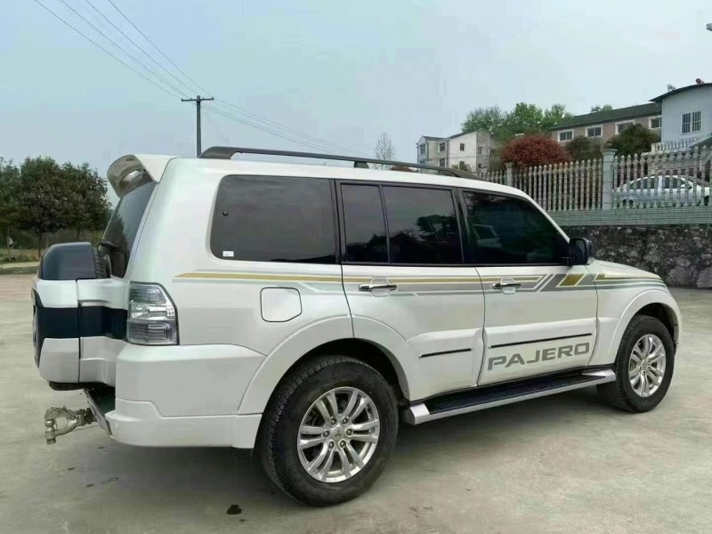 武汉20年三菱帕杰罗8