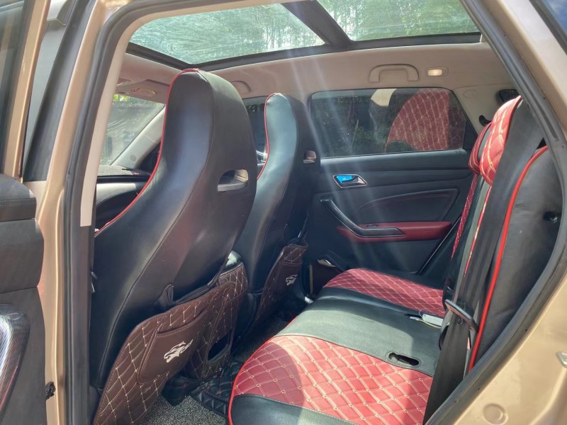 成都17年獵豹汽車CS96