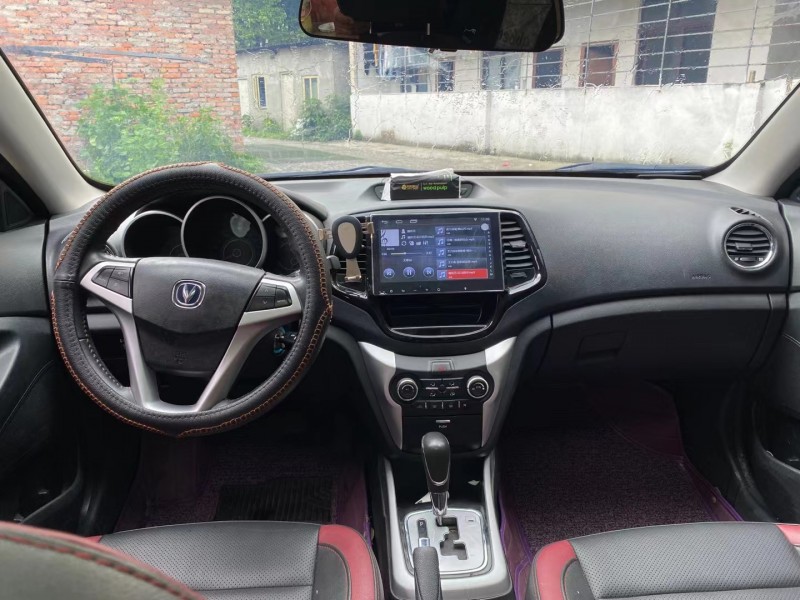 成都14年长安汽车逸动5