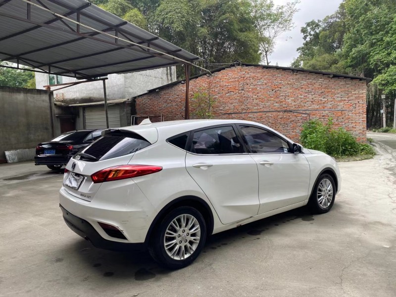 成都14年长安汽车逸动8