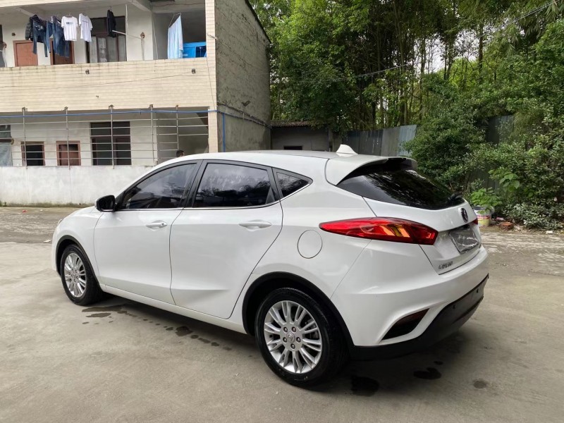 成都14年长安汽车逸动7