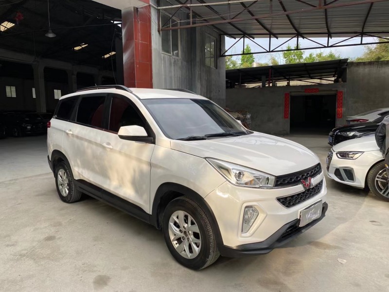 成都18年五菱汽車宏光S33