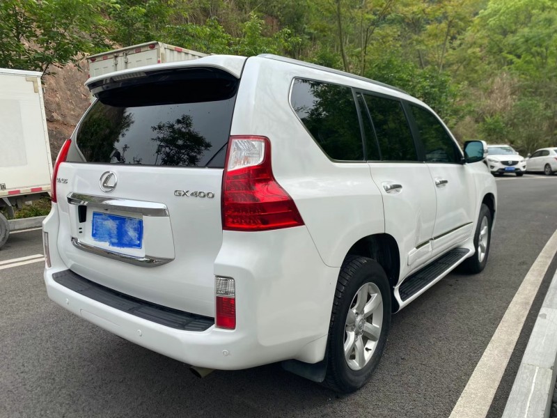 武汉13年雷克萨斯GX4