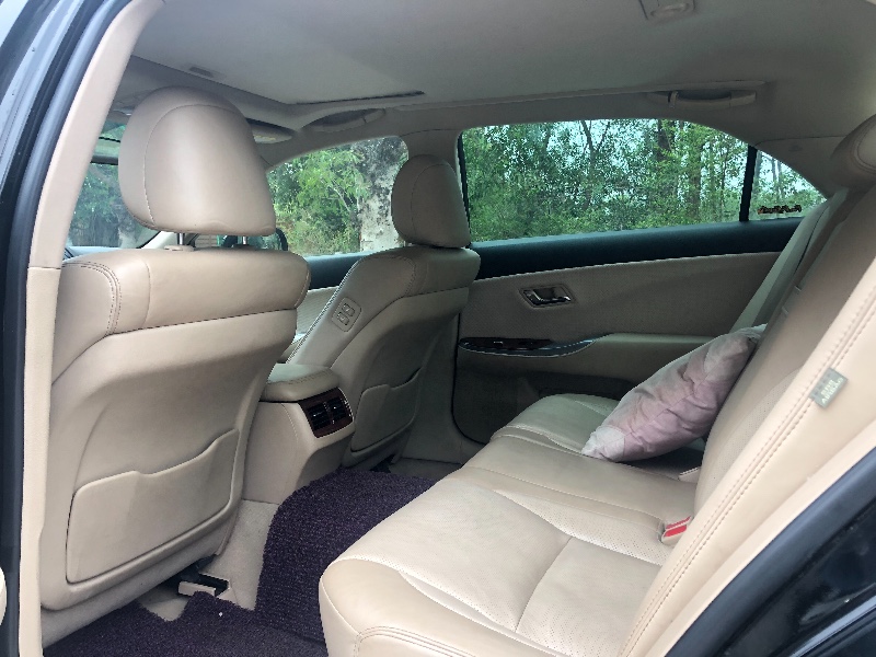 深圳13年丰田皇冠4