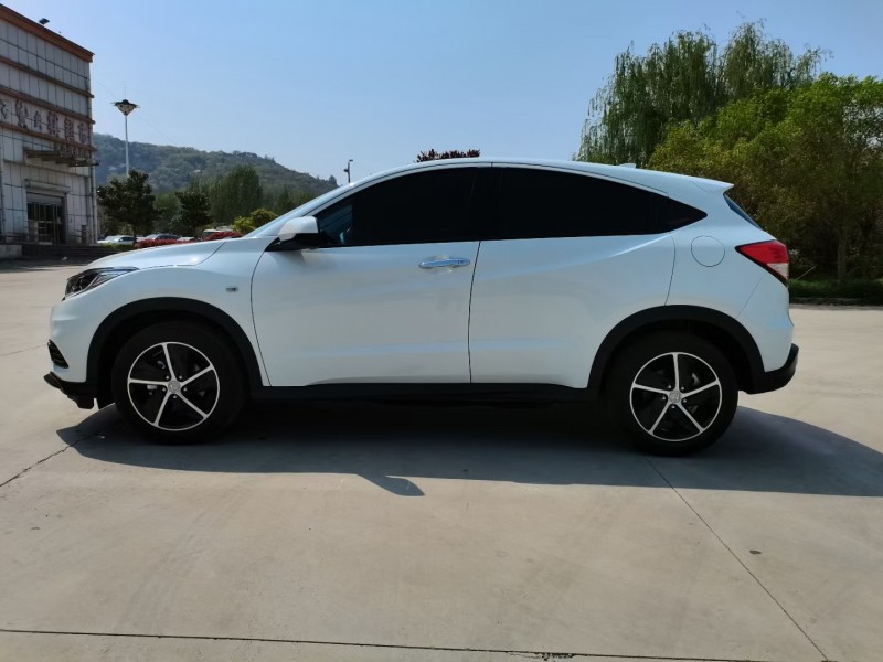 济宁21年本田缤智3