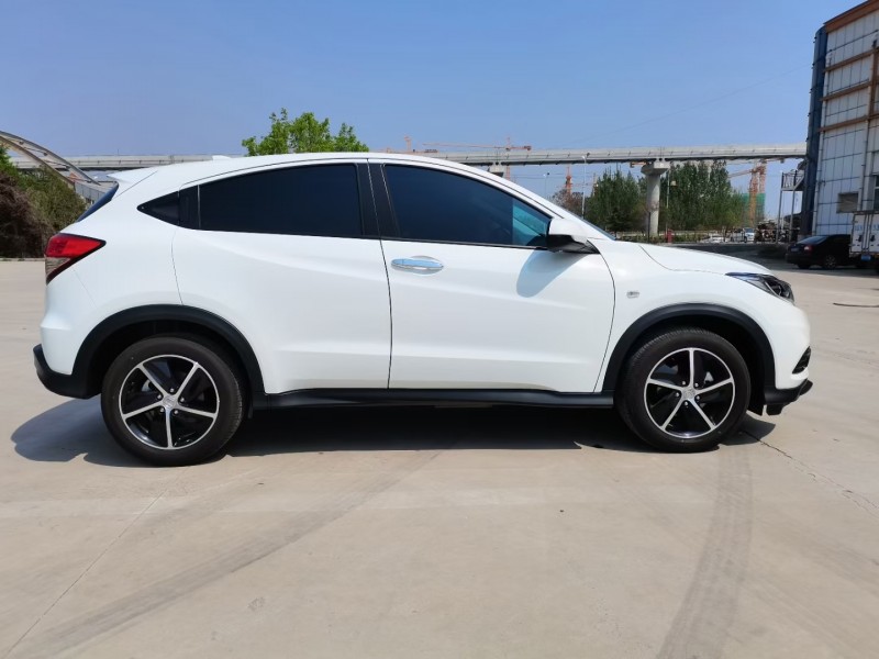 济宁21年本田缤智8