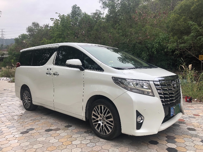 深圳16年丰田埃尔法8