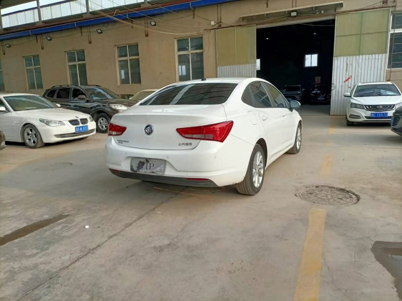 保定19年别克威朗4