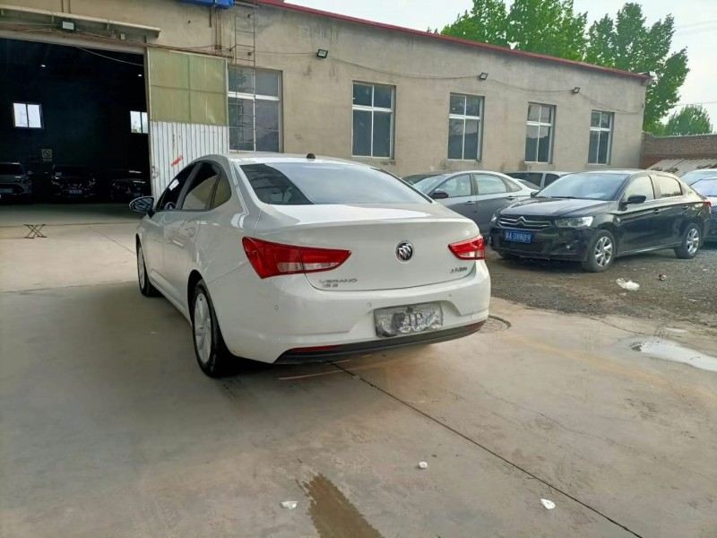 保定19年别克威朗8