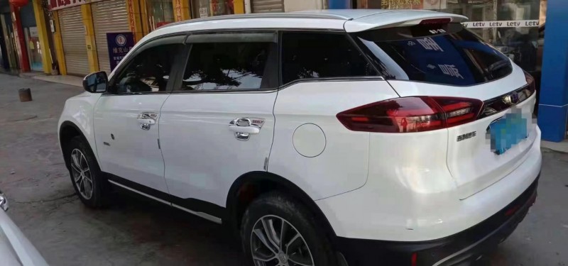 成都19年吉利博越3