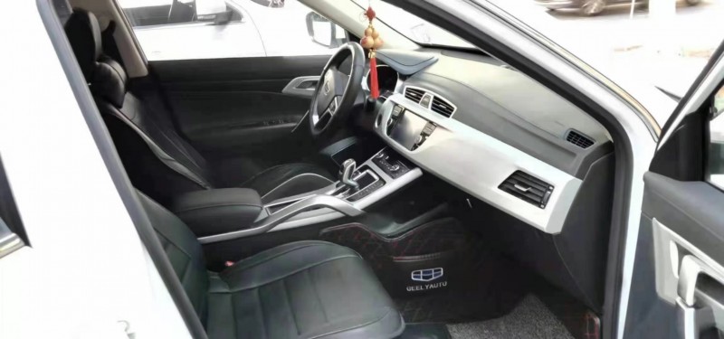 成都19年吉利博越6