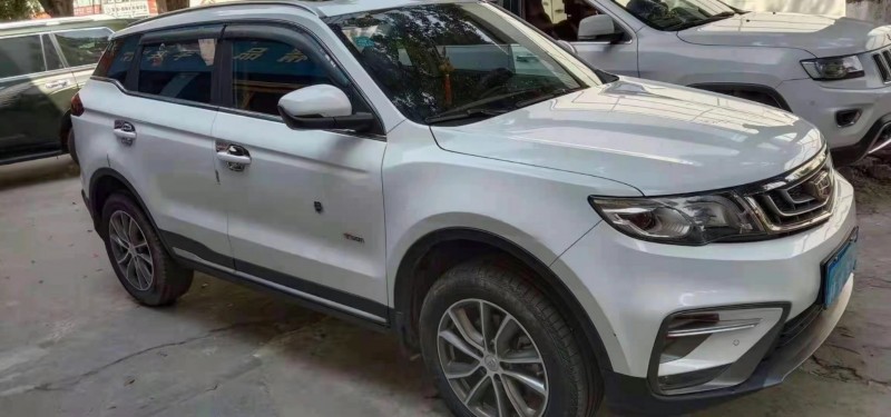 成都19年吉利博越5